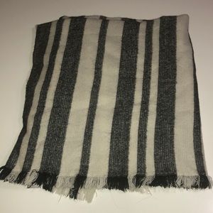 Akira blanket scarf/wrap. Black and white. NWOT